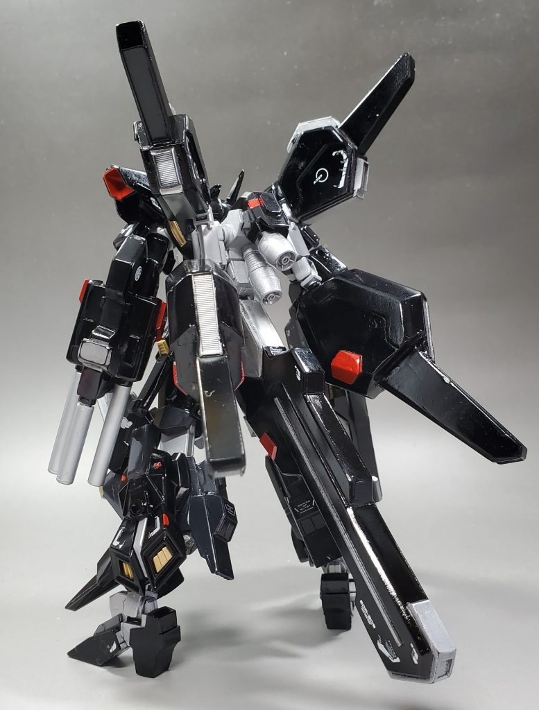 バックパック。ディナイアルのものにシナンジュスタインをミキシング。小型大型のブースター、真ん中のタンク兼スラスター兼ミサイルコンテナはフルスクラッチ。