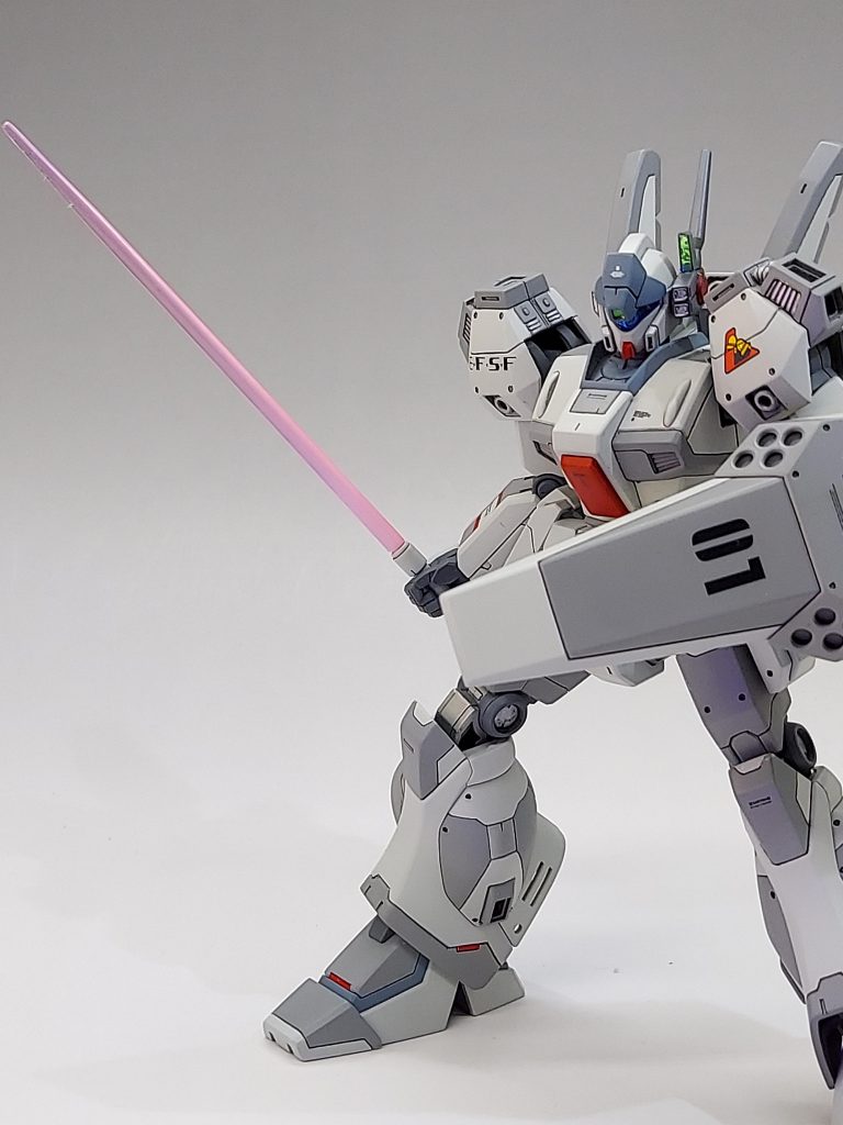 ビームサーベルラスキウスのホワイトをグラデ吹きしてます(分かりづらい！)