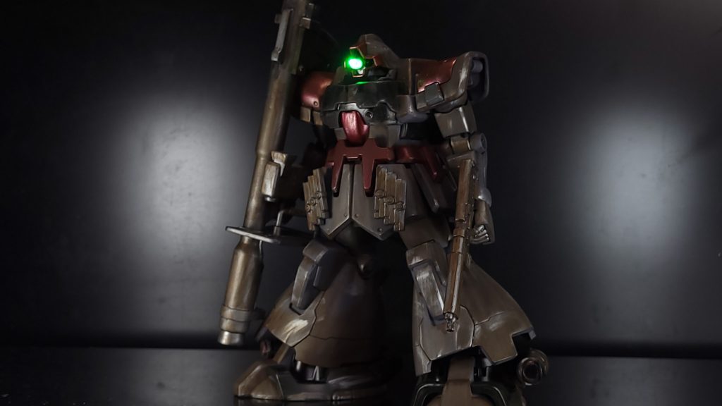 全身をこれでもかと汚しました。やりすぎかなとも思いましたけど、これぐらいボロボロのほうが僕は好き