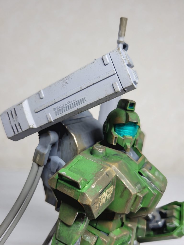 気づいた方がいると思いますがバックパックにミサイルランチャーを1基装備しています。元のミサイルランチャーが大きすぎて武器を入れ替えるのに時間がかかりそうだなと思ったので固定兵装にしました。こっちも同じライトグレーで塗装。