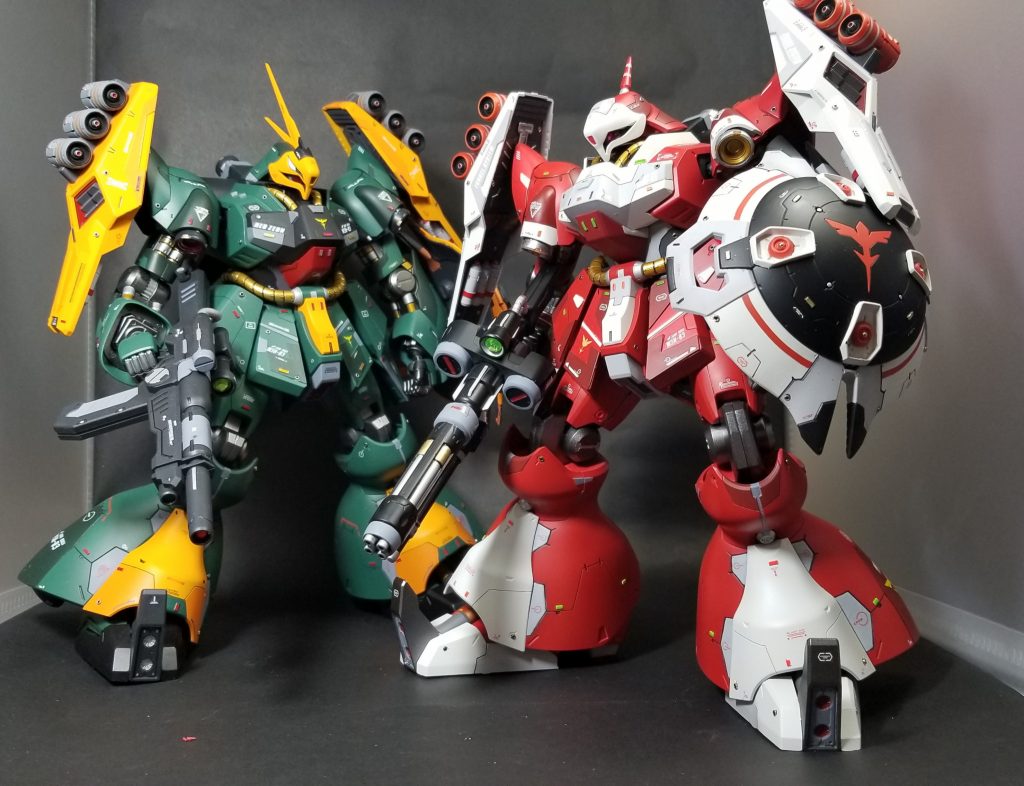 ギュネイ機と並べて、結構いい感じ😆自己満足ですね😆