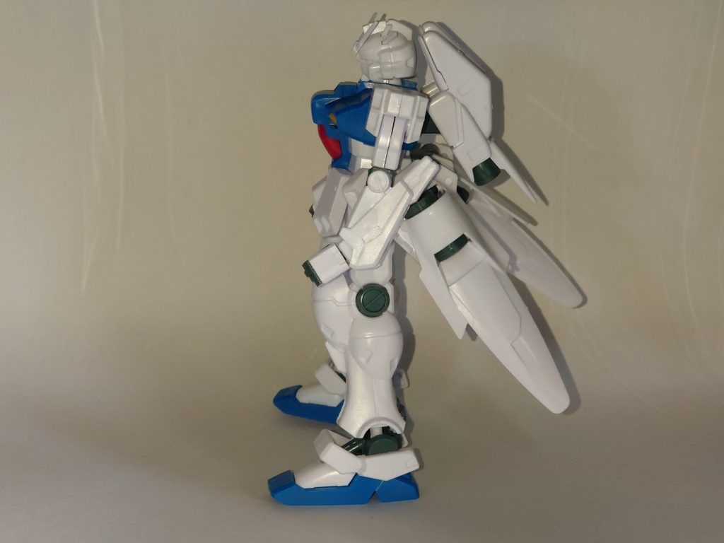 このキットでは通常の腕部とは別に変形ギミック付きの腕部がついてて差し替えなんですね。HGでは完全変形でしたっけ?もう覚えてないな~