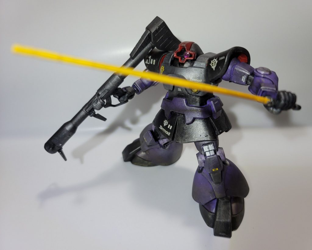 ドムと言えば黒い三連星なんだけど1機だけなので搭乗者の設定は敢えて空白にしておきますデカールも黒い三連星のものは使用せず(というか持っていない)ジオン公国とツィマッド社のものだけにしました