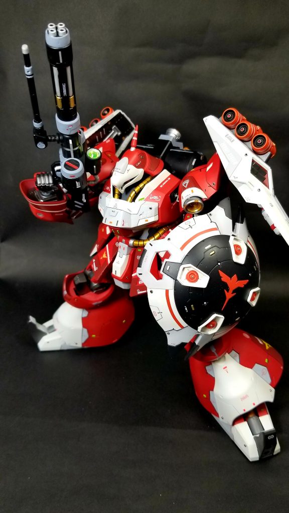 マシンガンを持たせてのポージング👍関節があまりよくないですが、バッチリ決まりお気に入りです😆