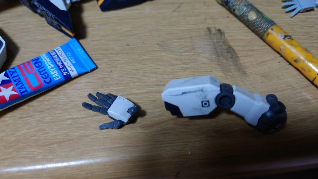 固定するのでかなり強引固定をしています()