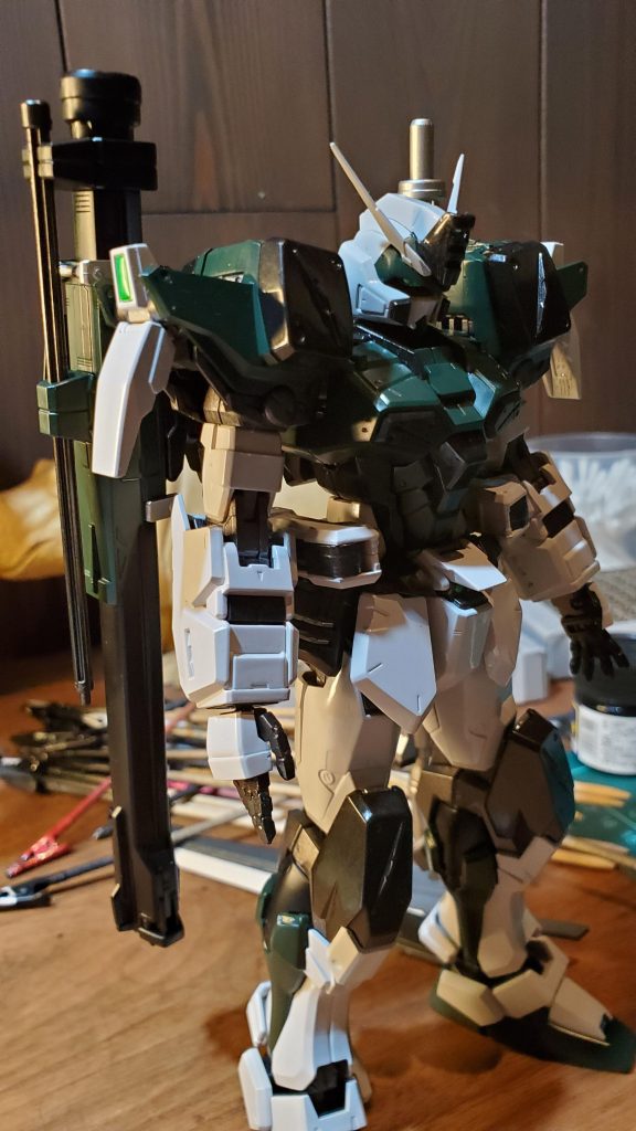 ツインアイは塗り失敗したのでシールにしましたけどキラリと光ってそれもそれで。。✨全塗装は大変ですが、出来上がるといつまでも眺めてられますね。ご覧いただきありがとうございました(´･Д･)」