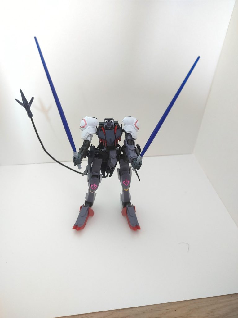 後ろの体です。もはや、デュラハンと言ってもいいほど、もう、一つのガンプラです。