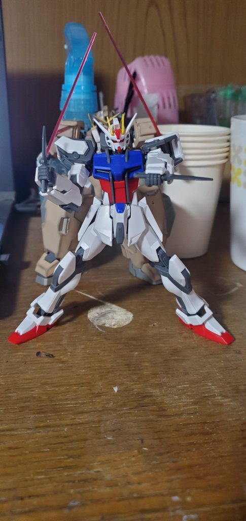 組み立て。後ろに前回のヴァーチェ君がいます、今更ながらハイペースで作ってんな