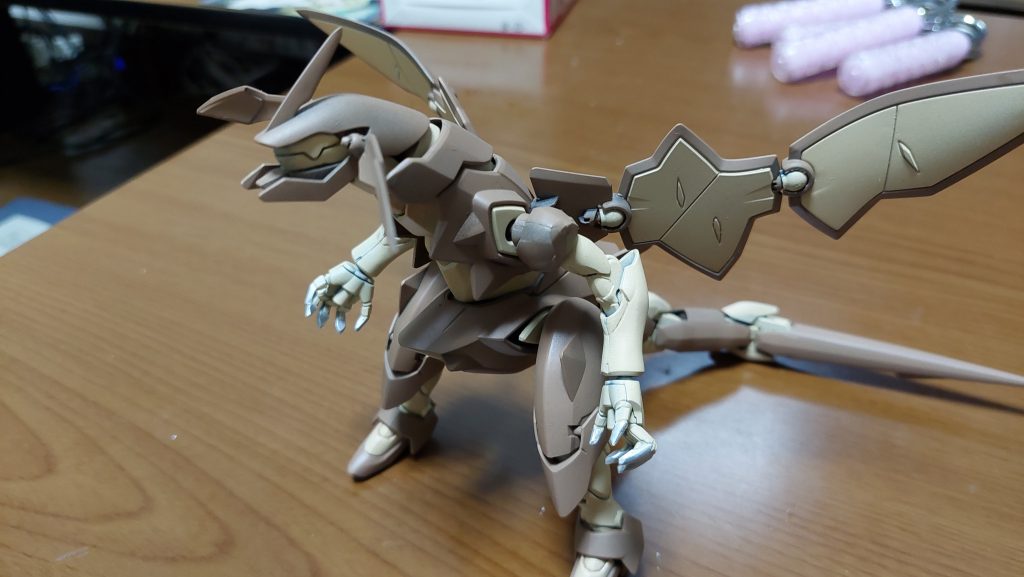 ウェザリング前の写真です。元々成型色2色ということで塗装自体は至ってシンプル。緑色部分→ウッドブラウン、黒色部分→タンに塗り替えしただけ。