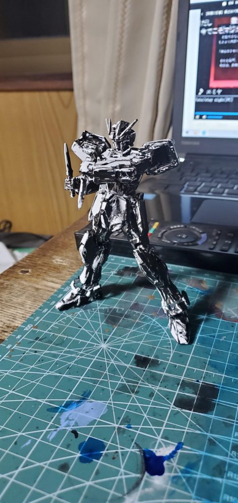 ぬりぬり中。良く分からねーな失敗かなーと思い悩みながら大胆に塗ってます