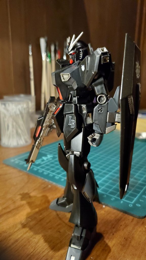 νガンダムは何色に塗ってもカッコイイ気がします。 