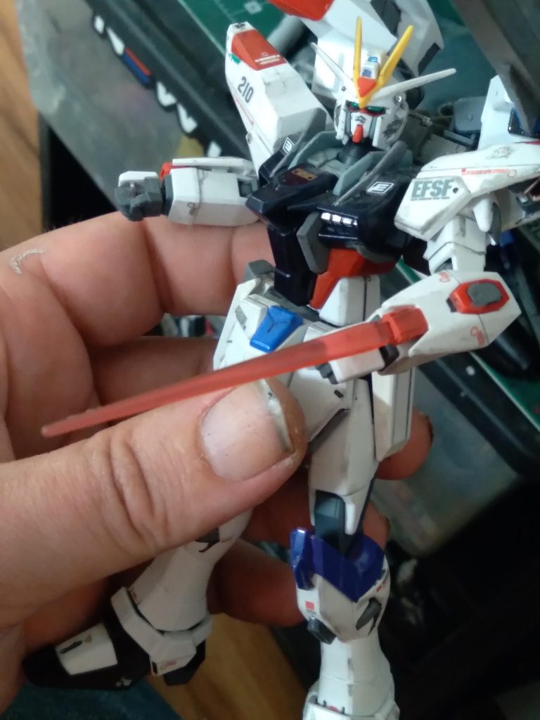 It takes the flat 00 style and AGE style blades