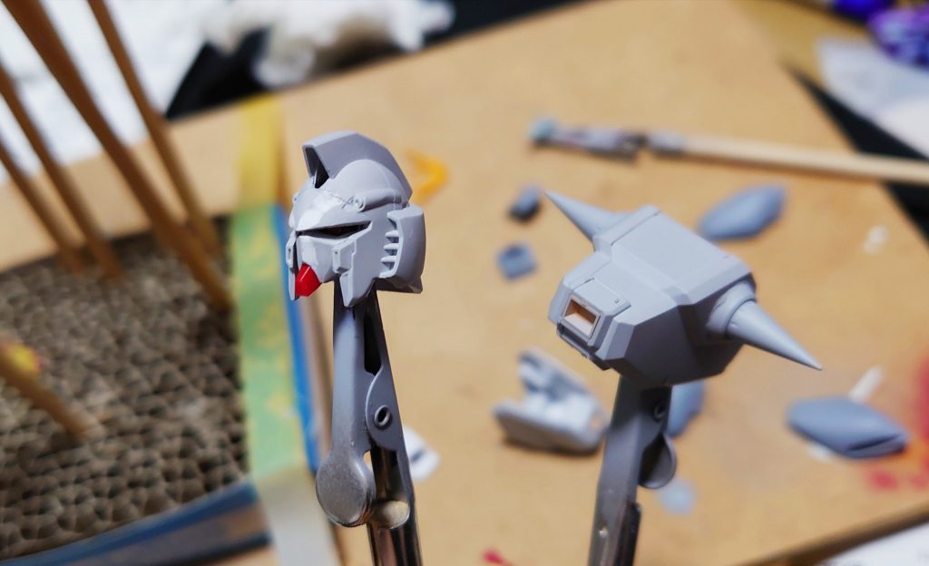 フェイス部分を瞬間接着剤で穴埋め