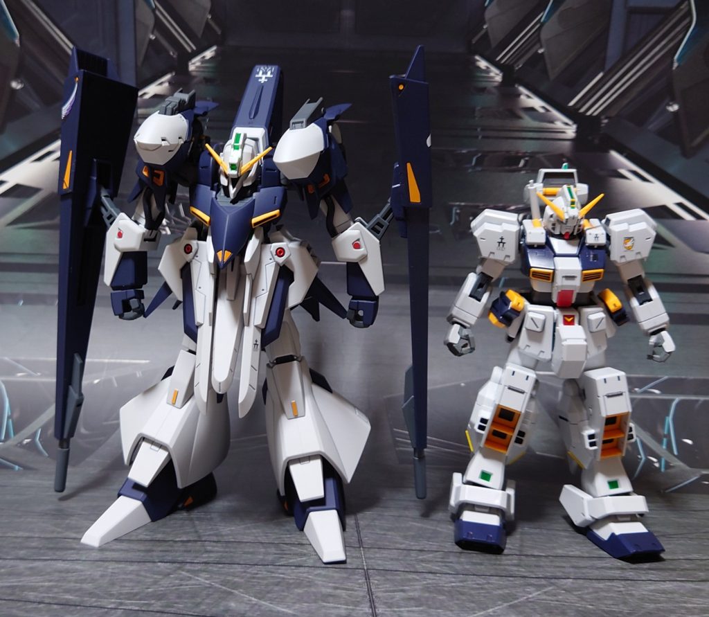 ガンダムTR-1[ヘイズル]とのサイズ比較。