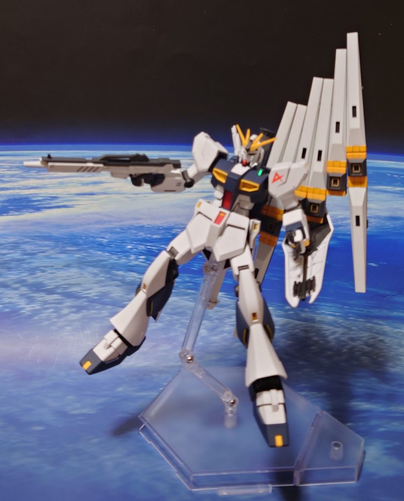 HGUC版の手首と武器類を用意して、フル装備で出撃。