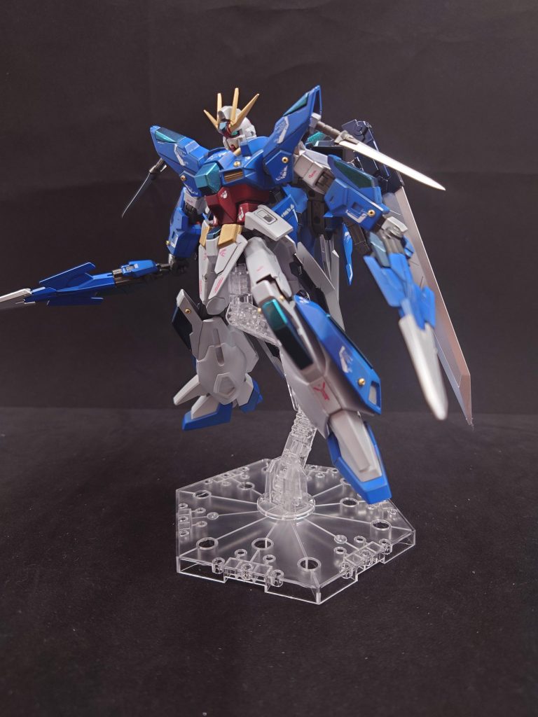 腰につけているのは、ダブルオーダイバーエースの剣。遠近両立できる使い勝手のいい武器ですよね。
