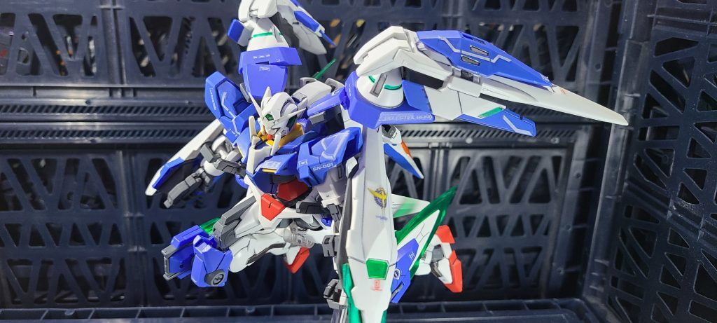 アインソフライザーオーライザーと合体することでアインソフエクシアからアインソフライザーへ!オーライザーを付けることでガンダムブレイカーで作ったガンプラにとても近い形になりました!ライザー付けるとかっこいいですね~!こっからポージングもまだまだ載せたいのですが画像がこれ以上載せられないのでこの辺で!同系列の機体を使ったのでかなりまとまったデザインになったと思います!カッコよく仕上がってくれてよかったです!ここまで観ていただきありがとうございます!