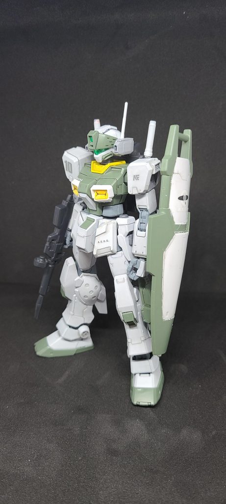 正面から。エゥーゴカラーなのでグリーンベースです。