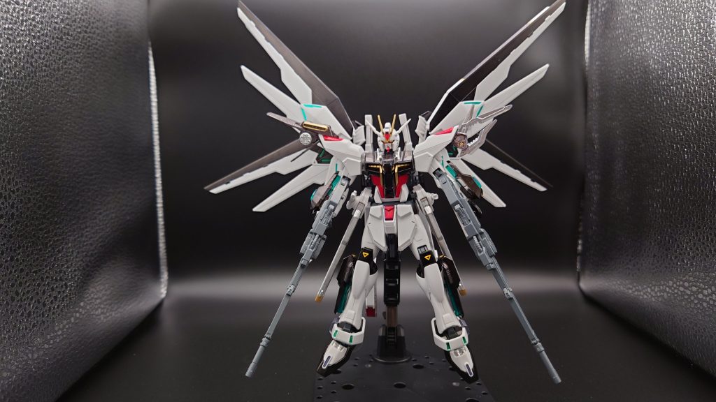 個人的にディスティニーはあまり好みではないのでフリーダム寄りにし、パルマの代わりにツインバスターライフルを使用。