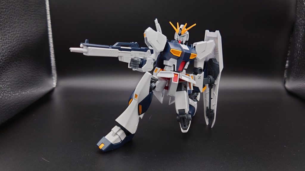 関節の緩さとファンネル、ハイパーバズーカが無いのが玉に瑕ですが凄い出来です。