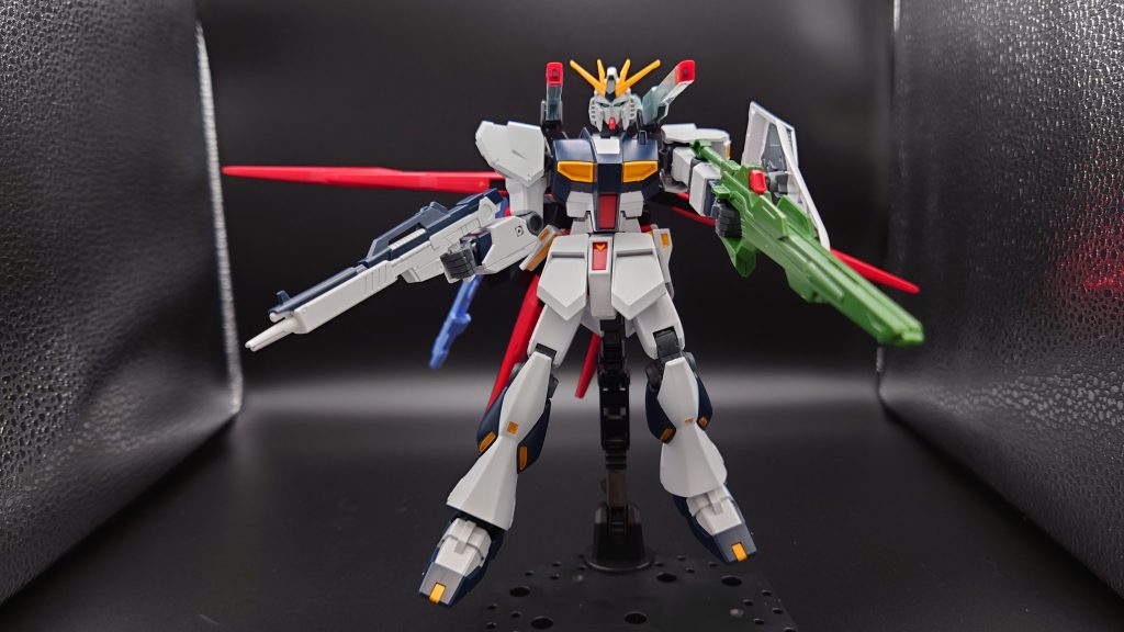 ファンネルの代わりにドラグーンがあるから、アムロなら使いこなしそうです。