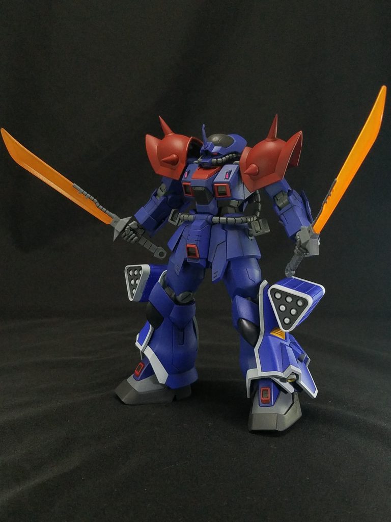 ヒートサーベル、抜刀。柄の合わせ目は消したので、刃の部分を加工して交換出来るようにしてます。