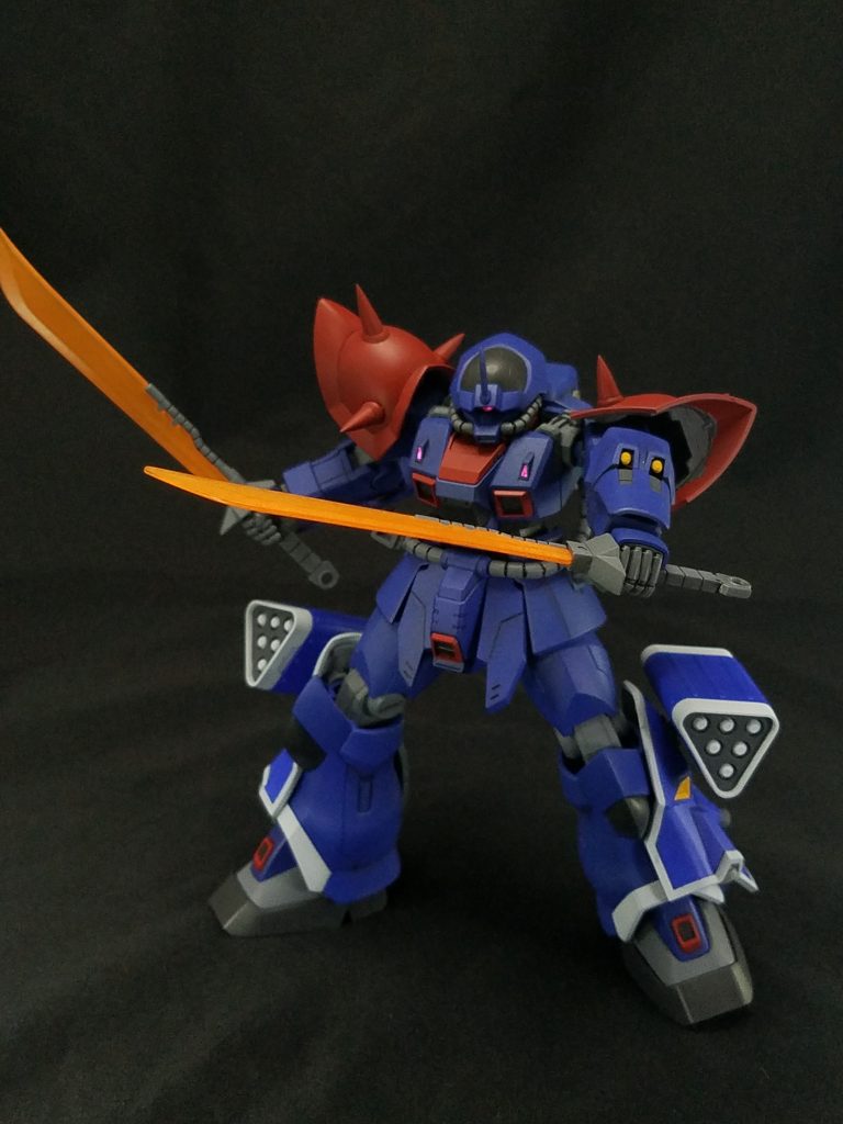 腕部グレネードランチャー。キットでは赤い成形色ですが、設定画などのイメージなので黄色に塗装しました。