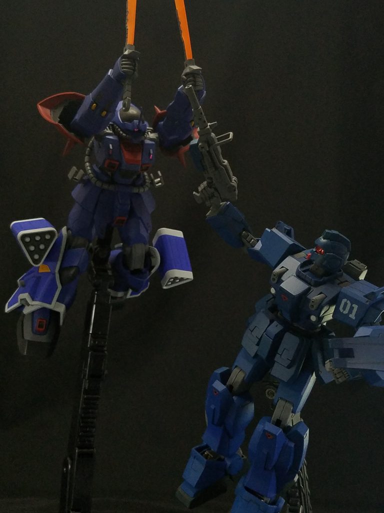 連邦とジオンのEXAM搭載MS同士の闘い。