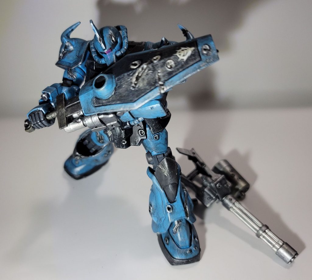 ガトリングシールドは弾切れなのでパージして抜刀ヒートサーベルで接近戦を仕掛ける