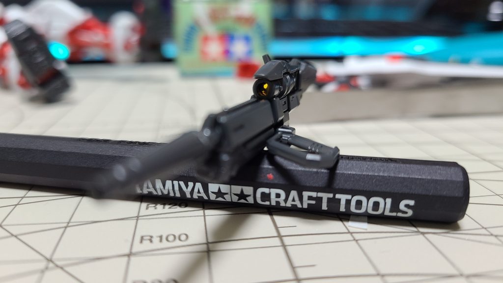 スコープにはホログラムシートを貼ってみました。