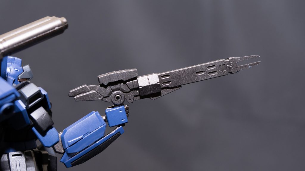 ・ビームライフル(Type-A)取り回しに重点を置いたビームライフル。小型化による威力低下を抑えられなかったが、低コストで生産可能。