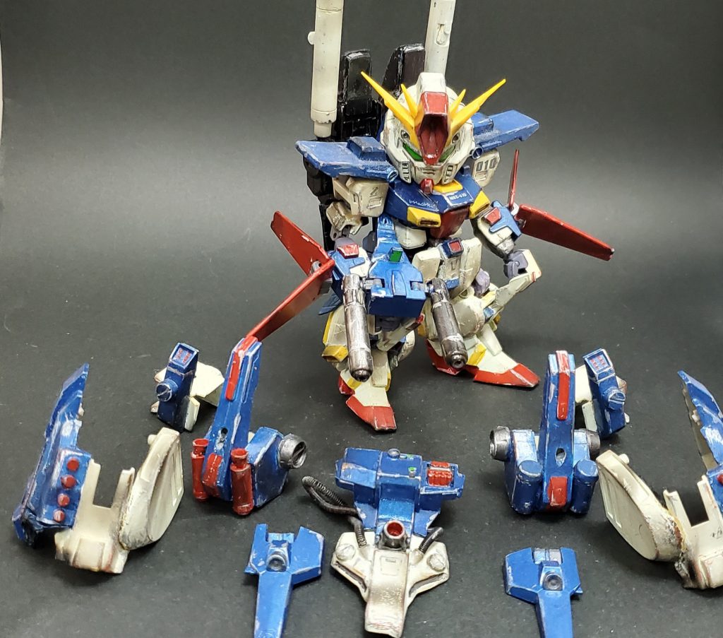 アーマーは着脱式で、脱がせると強化型ZZにも出来ます。確かBB戦士ZZ発売直後くらいに作ったやつなのて、何気にかなり時代を先取りした体型してますね