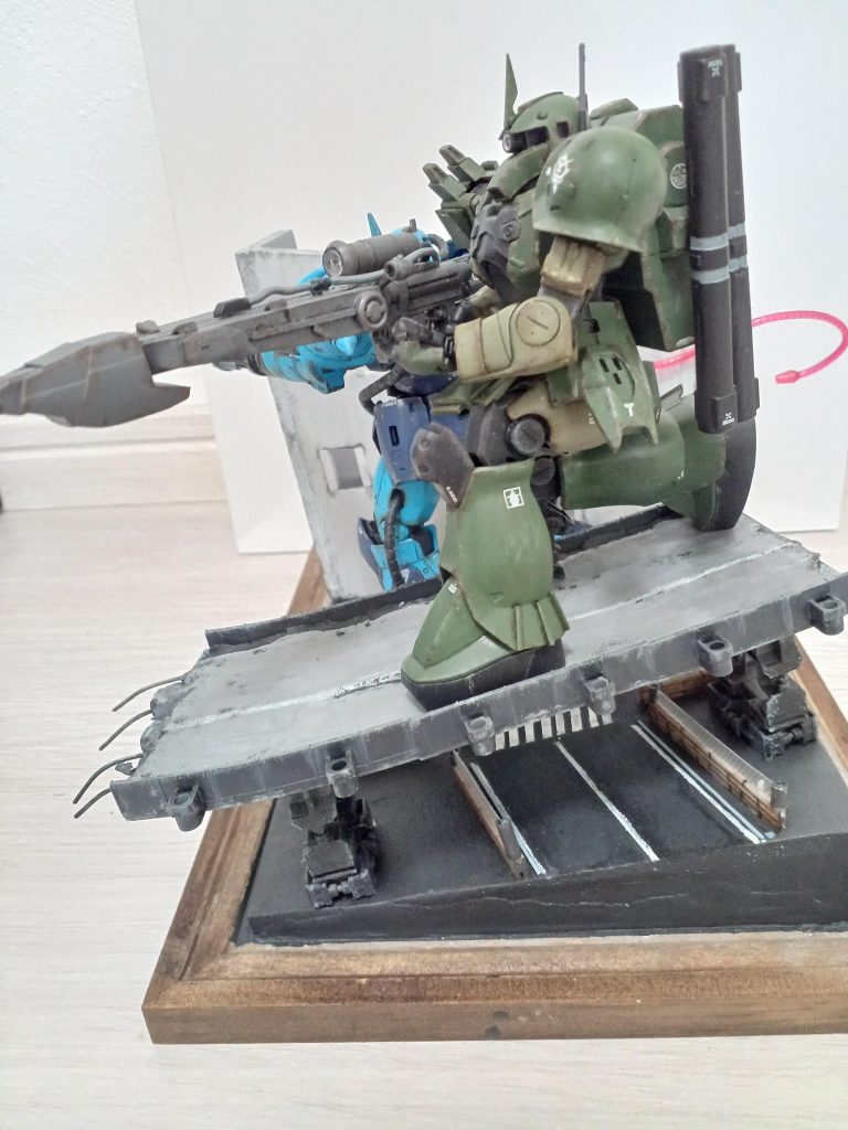 スナイパーライフルもかなり長くしました。