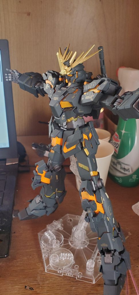 初めてabs素材もプライマー処理して塗装しました。間接がかたくなりすぎてなるべく動かしたくない。変身は二度とやらない予感