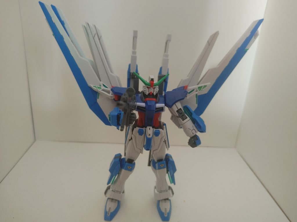 折り畳んでも自立できます。銃はデスティニーのものです。