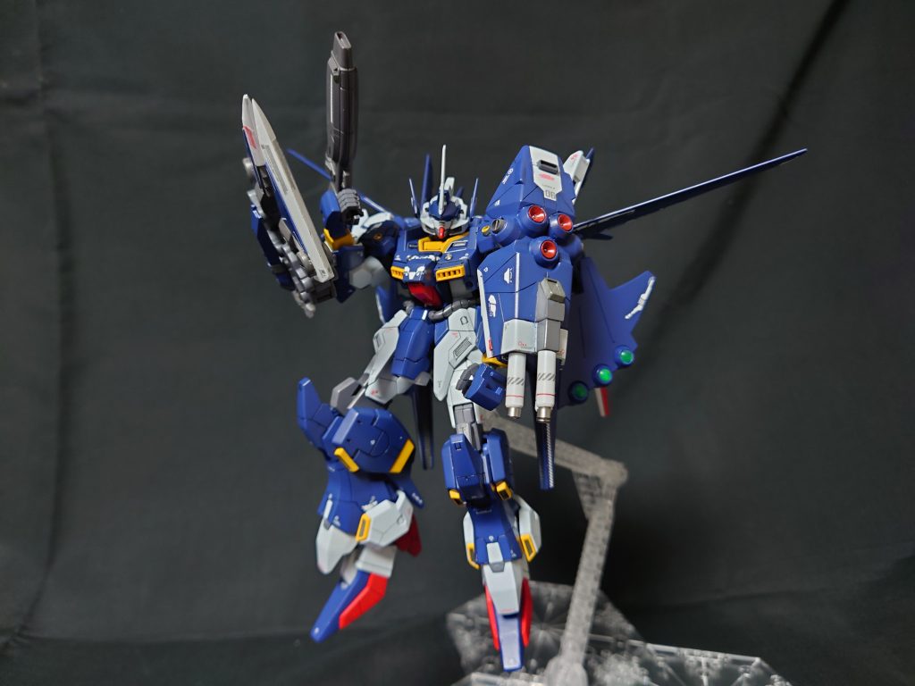 ちょっとしたポーズ1もう少しスジボリのデザインを増やしたい……こういうときデザインセンスが欲しくなりますね。