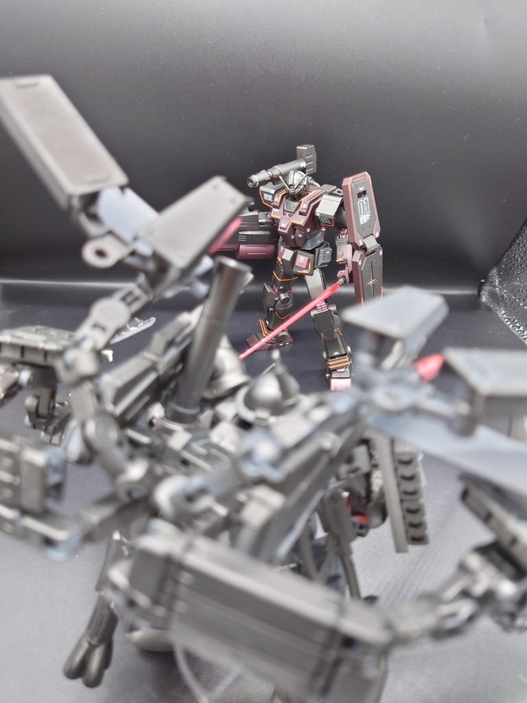ザクフルアームズと相対。部隊の他のガンプラも、完成次第アップしようと思います