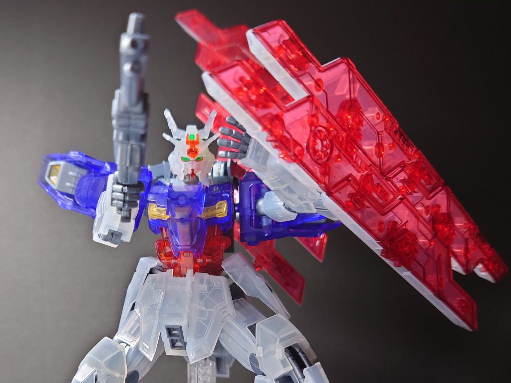 HGってこんなに動くっけ?というくらい腕と足の可動域は広いです。ですが腰の回りが悪い感触でしたのでそこが不満点。