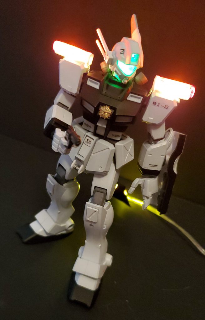 配線が見えちゃってますが、パトライトはセリアで購入したLEDを使用してます。