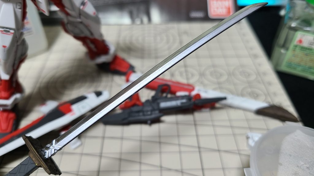 峰部分にだけつや消しを吹いて鈍い輝きになるようにしてみました。ですが写真だとあんまりわからないですね…