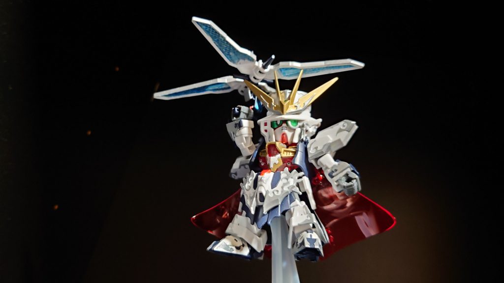 ルナ・リフレクターユニット普段は背中に装着しているがGコンとの組み合わせで空中移動にも使用可能