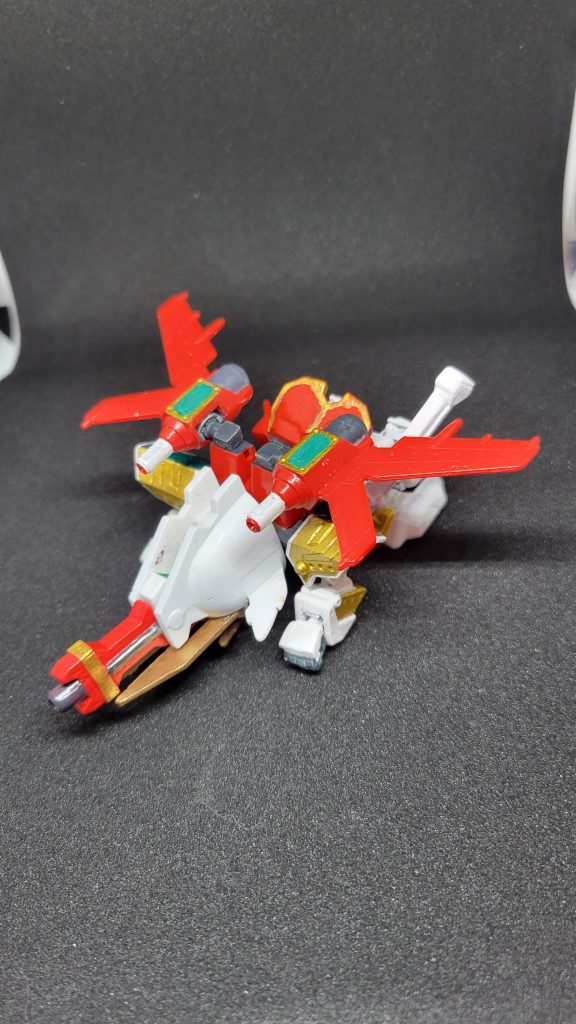 這個變形結構參考過LBX可以調轉雙翼腳部分不需拆除都只轉動位置可以變形