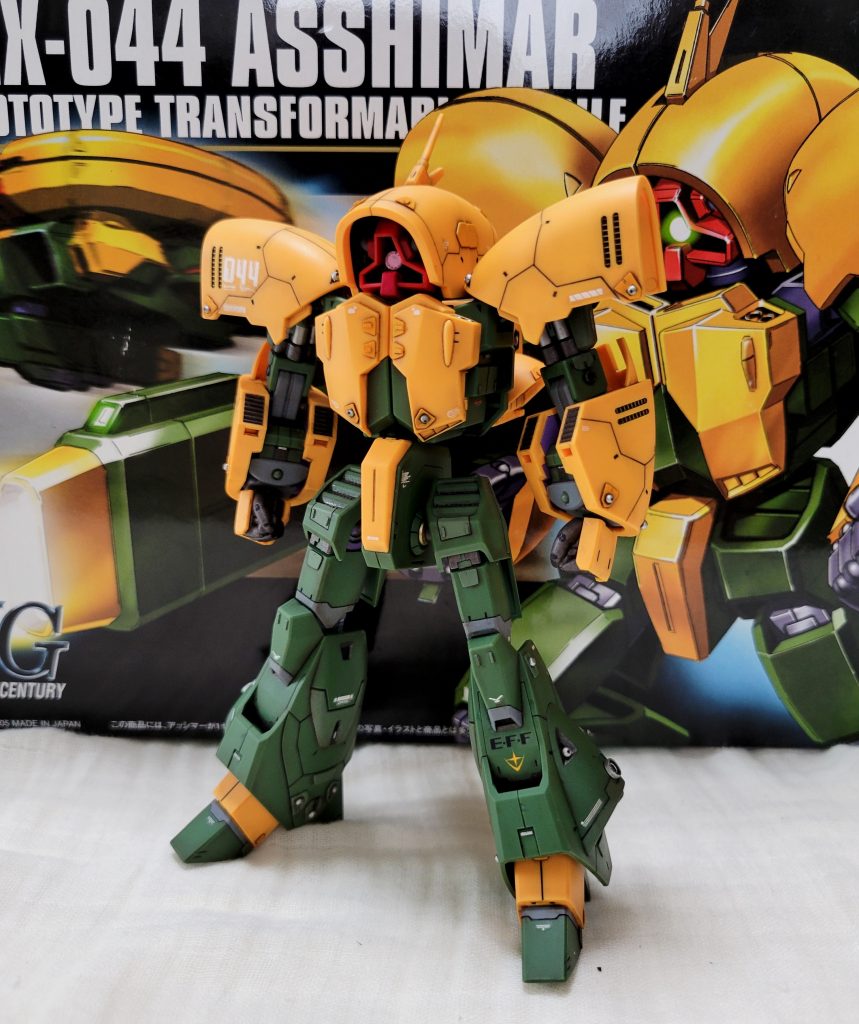 可変MAアッシマー作りました! スジボリ、プラ板張り付け、部分塗装。飛行型のMAなので、空中での姿勢制御用に、前回同様ボディー各所に銀色のスラスター付けてます。見た目のアクセントにもなればと思いました。淡いグラデっぽい塗装してるんですが、映りませんね。