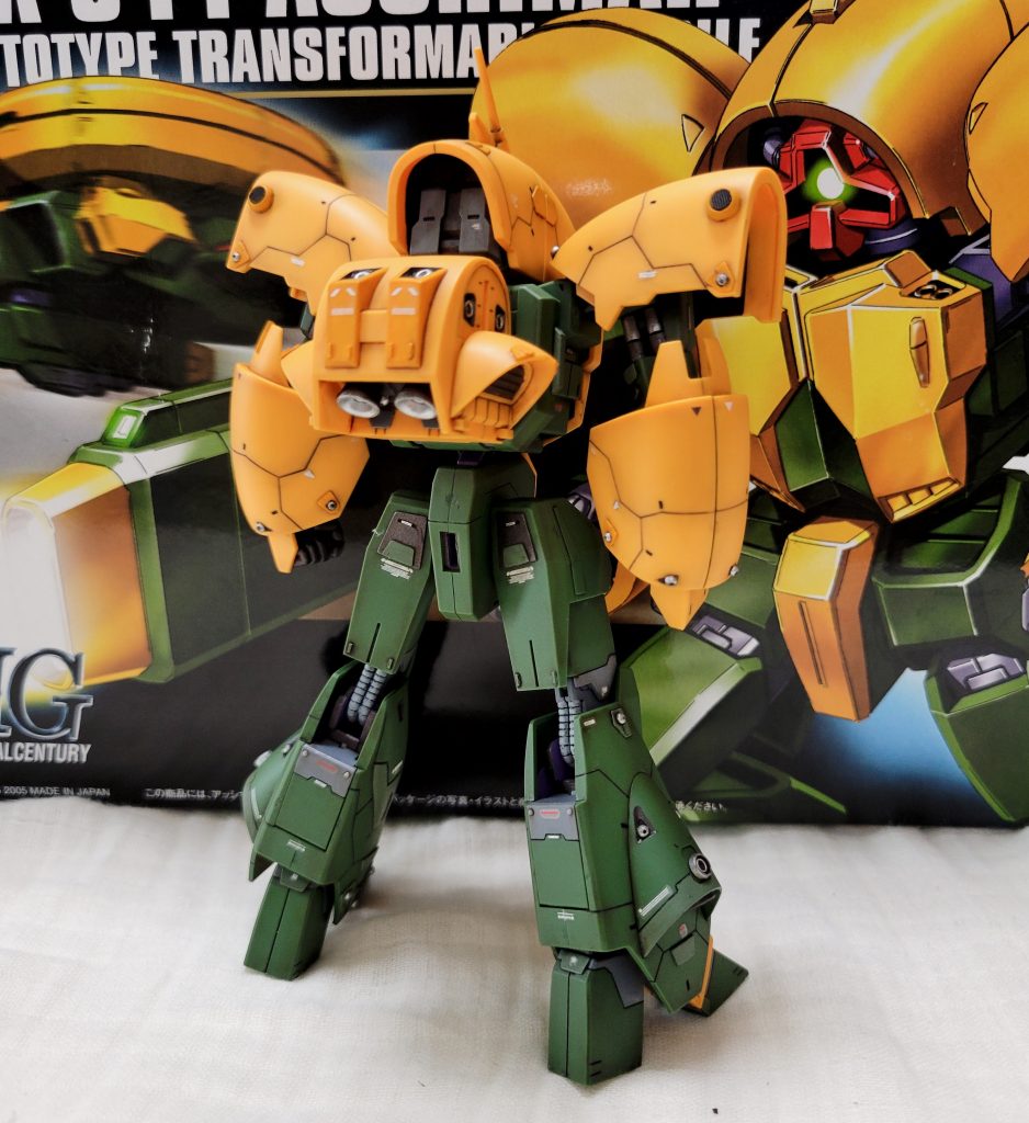 ボディー表面に、スジボリとかプラ板張り付けとか加工してる時が、一番楽しいです。実際にメンテナンスするとしたら開く場所とか、製造する時のパーツ構成とかを妄想しながら、彫ったり貼ったりしてます。逆に…、合わせ目消しとかニッパーの切り跡とかは全く気になりません。…やったほうがいいですか?