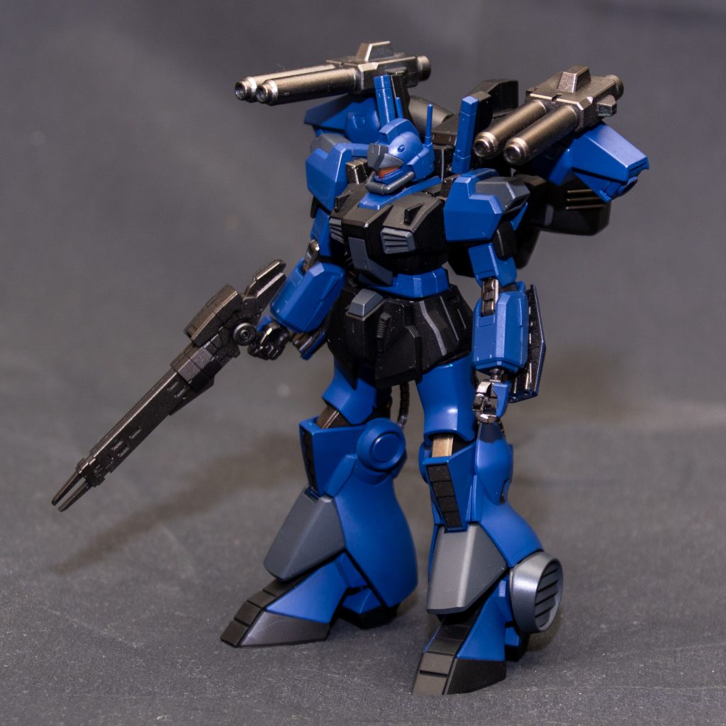 機動力の高い機体が多くなるなか廃れていった砲撃機であったが、その攻撃力は目を見張るものがあった。そこに目を付けたティターンズが、エゥーゴやアクシズに対するカウンターとして作ることとなった。外観は一瞥するとRX-178「ガンダムMk-ii」そのものだが、内装は重装備に耐えられるよう新材質で作られたフレームを採用している。また、脚部はエゥーゴから鹵獲した機体データを流用している。