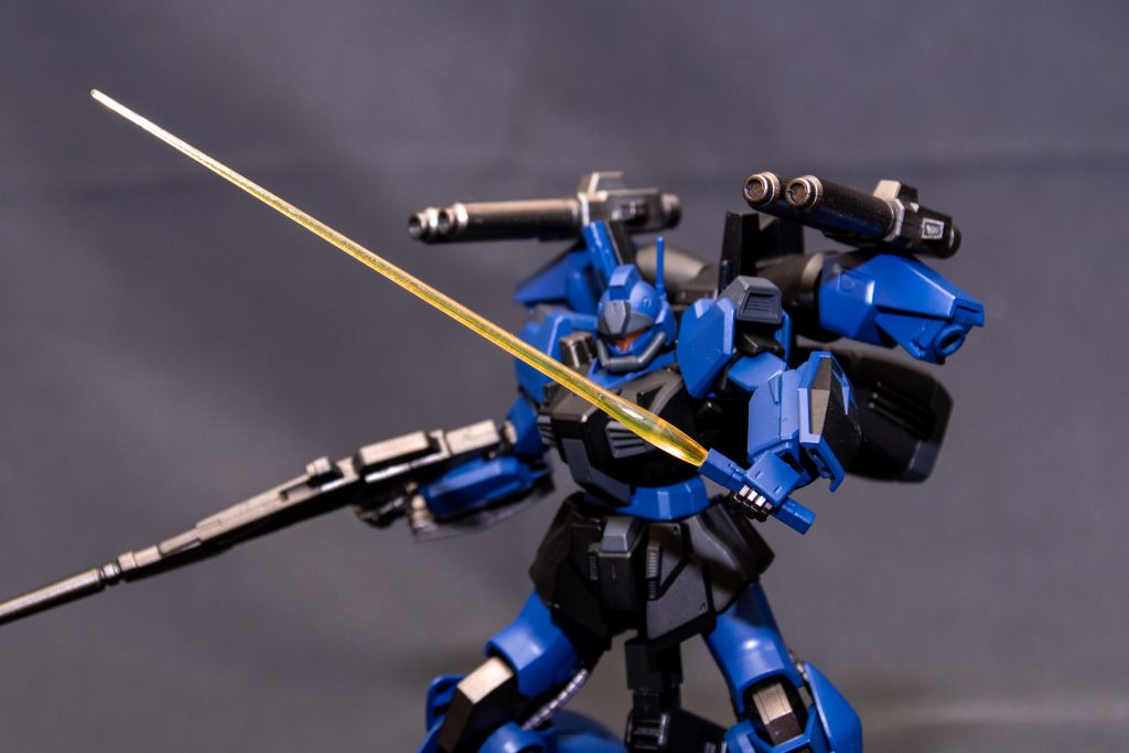 ・ビームサーベルあくまで砲撃支援用のため多く使うことは考えられていないため、予備的に装備されている。