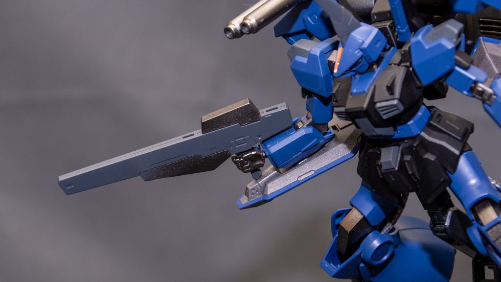 ・ビームライフル(Type-C)地球連邦軍の可変MA「アッシマー」のビームライフルの設計を一部流用した武装。命中精度に難があるものの圧倒的な破壊力を持つ。故にEパックは銃の上下に装備する形となっている。