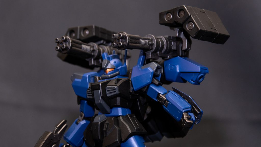 ・ビームガトリングガン/三連装対艦ミサイル小型でばらまきに適したビームガトリングと対艦ミサイル装備一説にはパプテマス・シロッコ大佐の設計した「パラス・アテネ」の設計も取り入れているとされているが真偽は不明である。