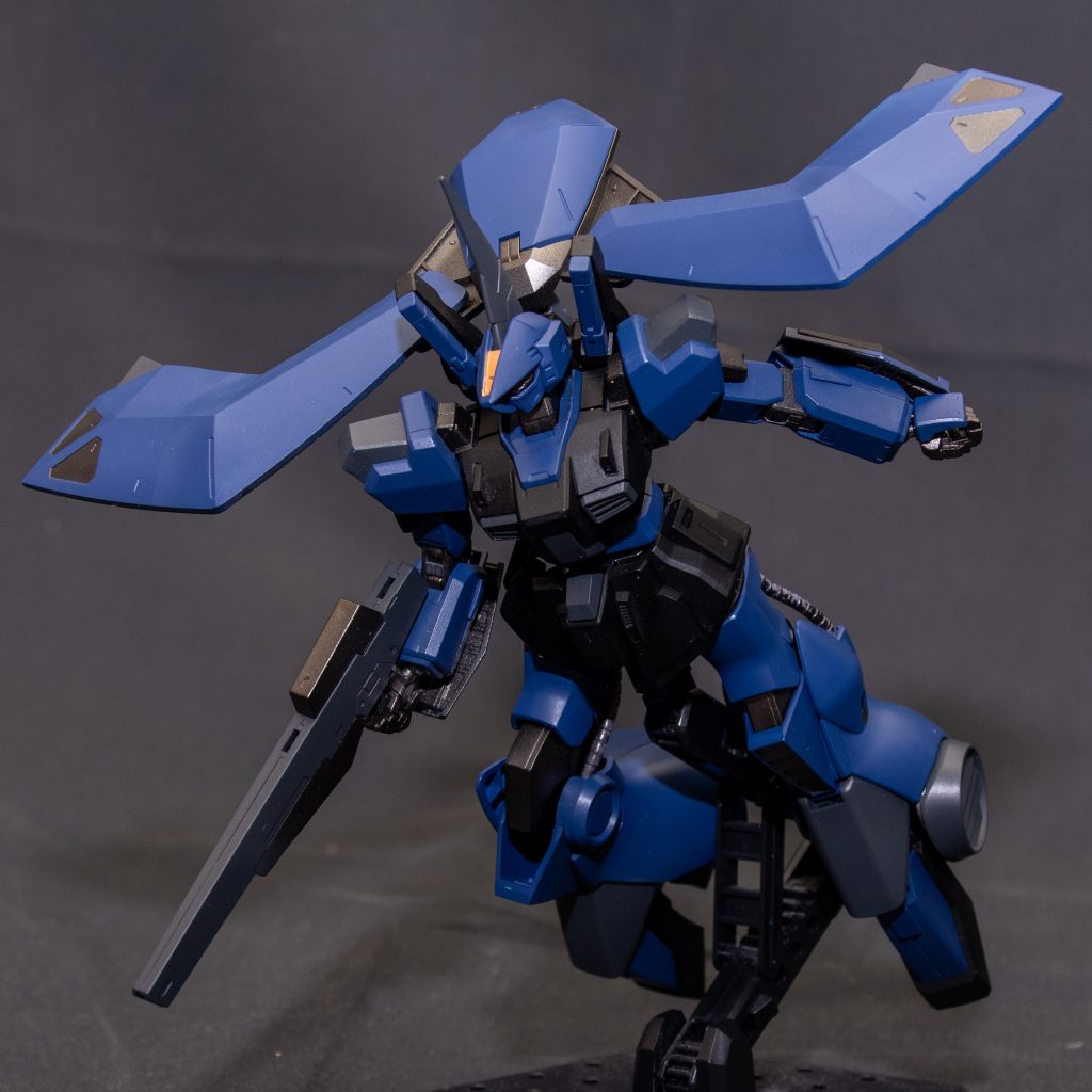 地上での飛行を目標としていたものの、重量等の問題を解決できず高高度からの滑空やホバー移動が限界であった。