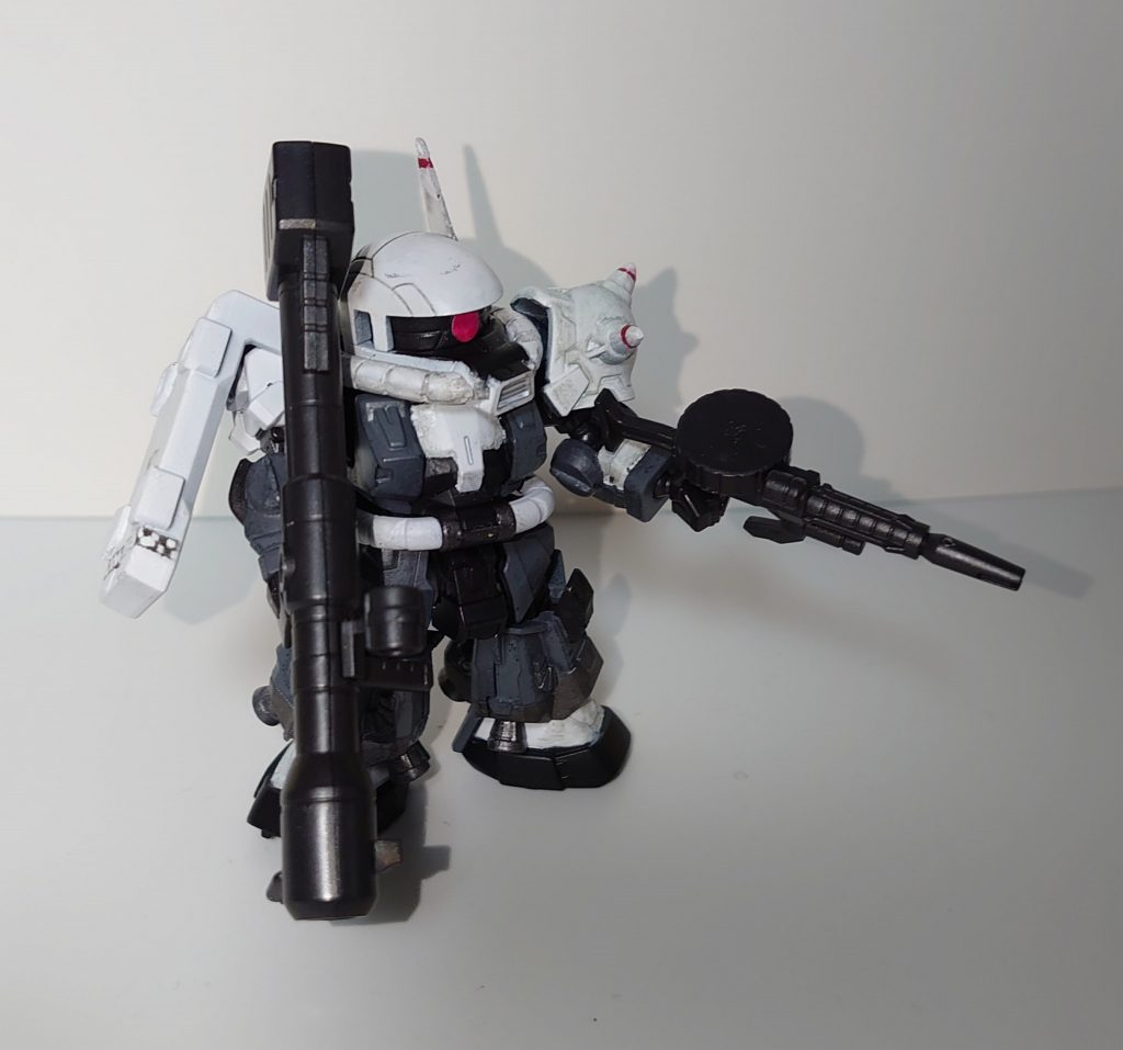 ジョイントも多く、よく動くのですが立たせるのは難しいですね。要研究です。